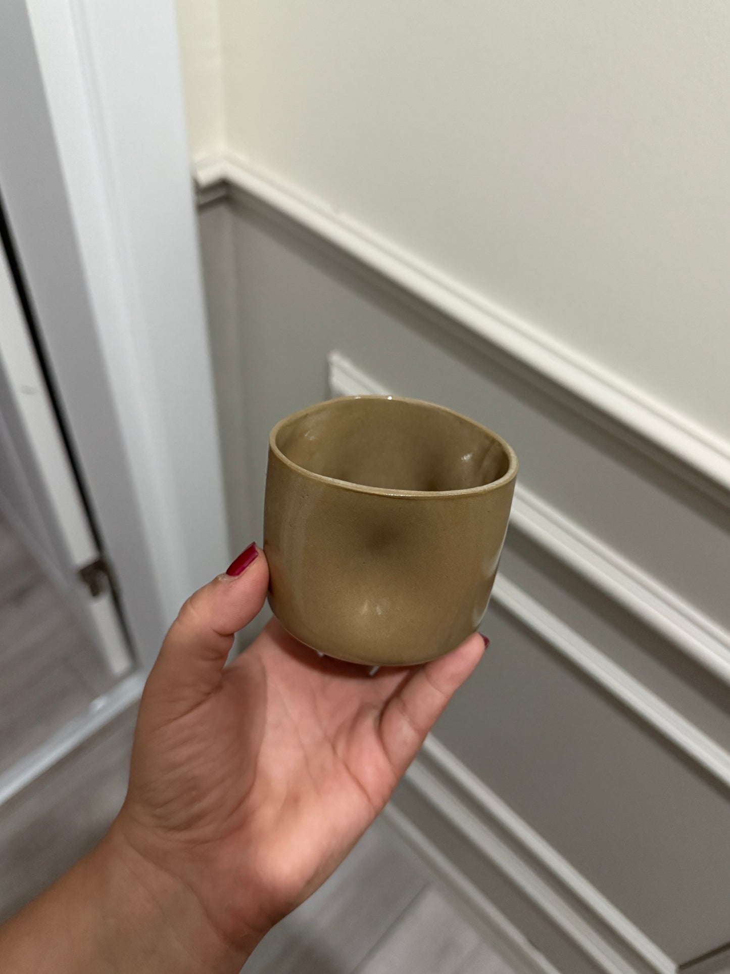 El yapımı stoneware kupa