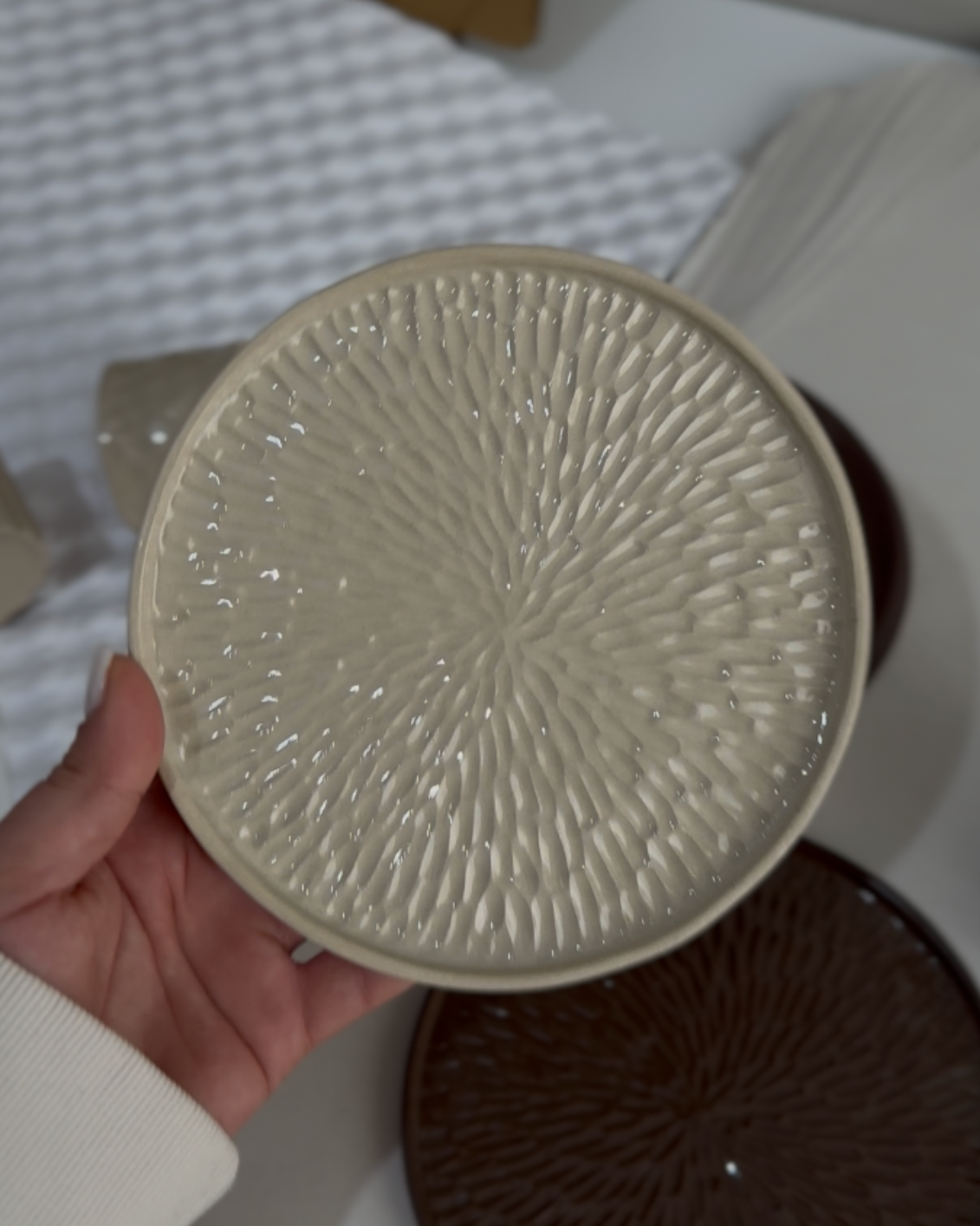 El yapımı Stoneware kazıma tabak
