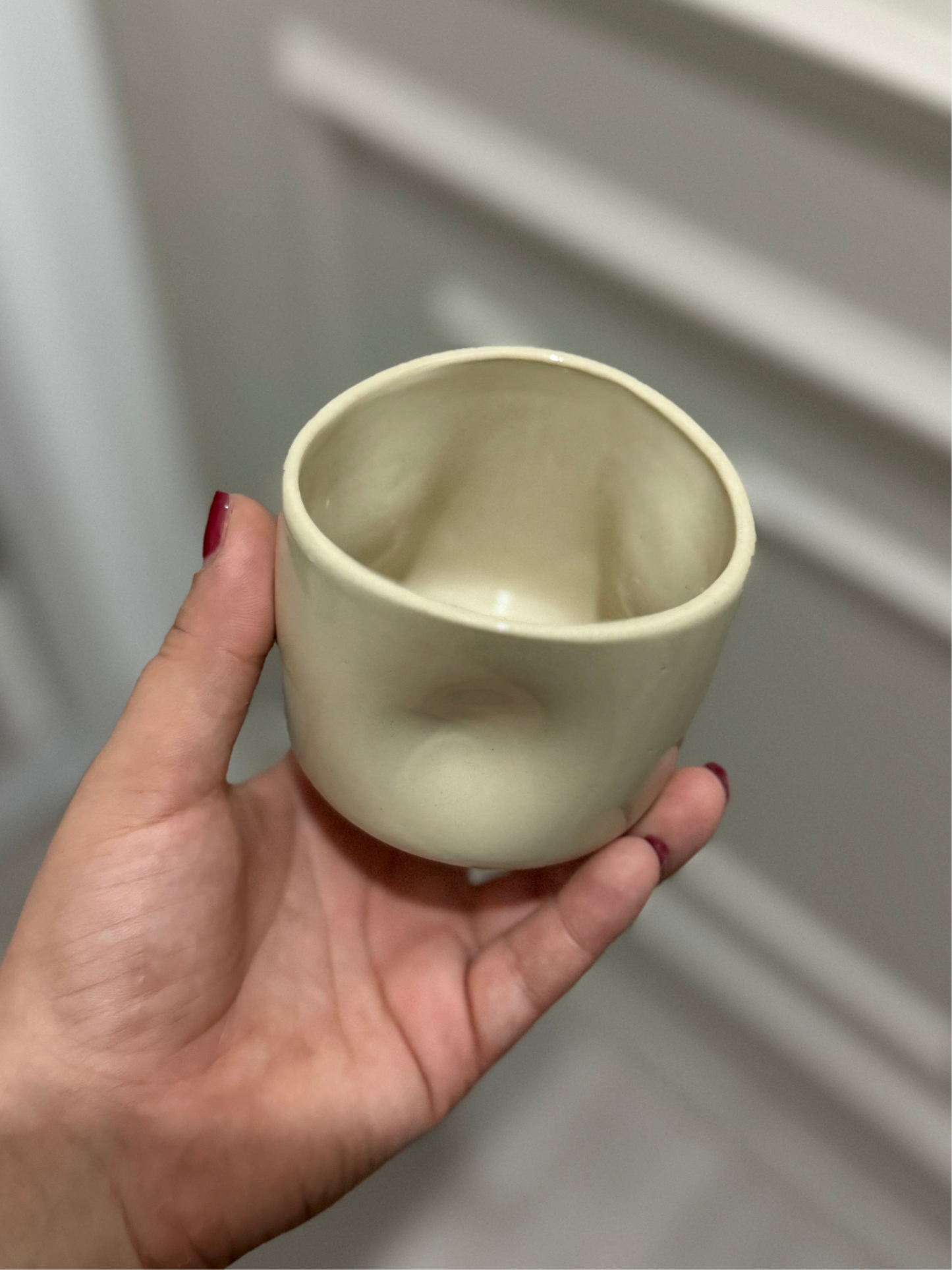 El yapımı stoneware kupa
