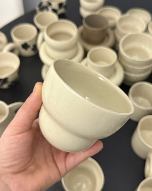 El yapımı Stoneware Midi Fincan Krem