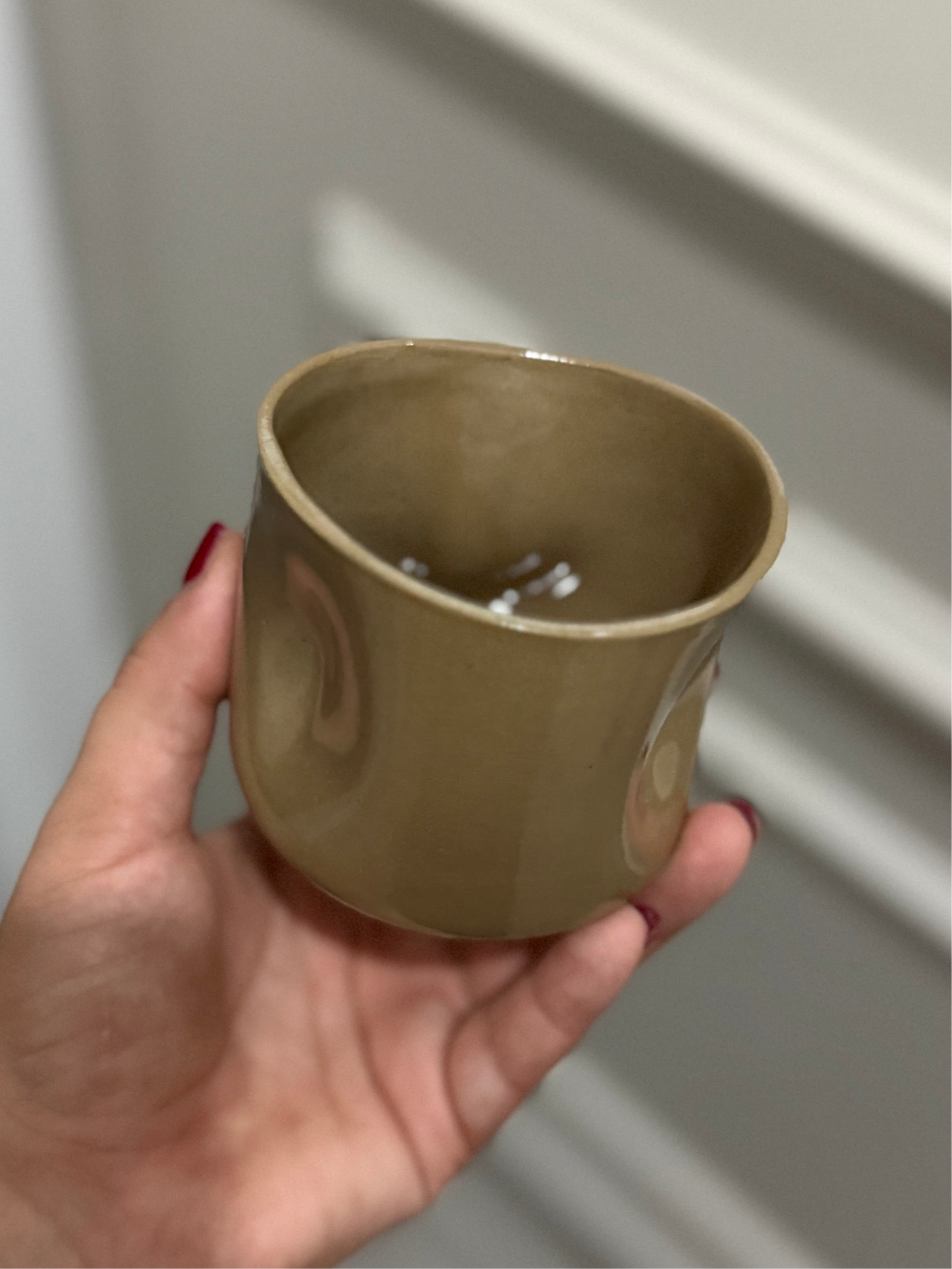 El yapımı stoneware kupa