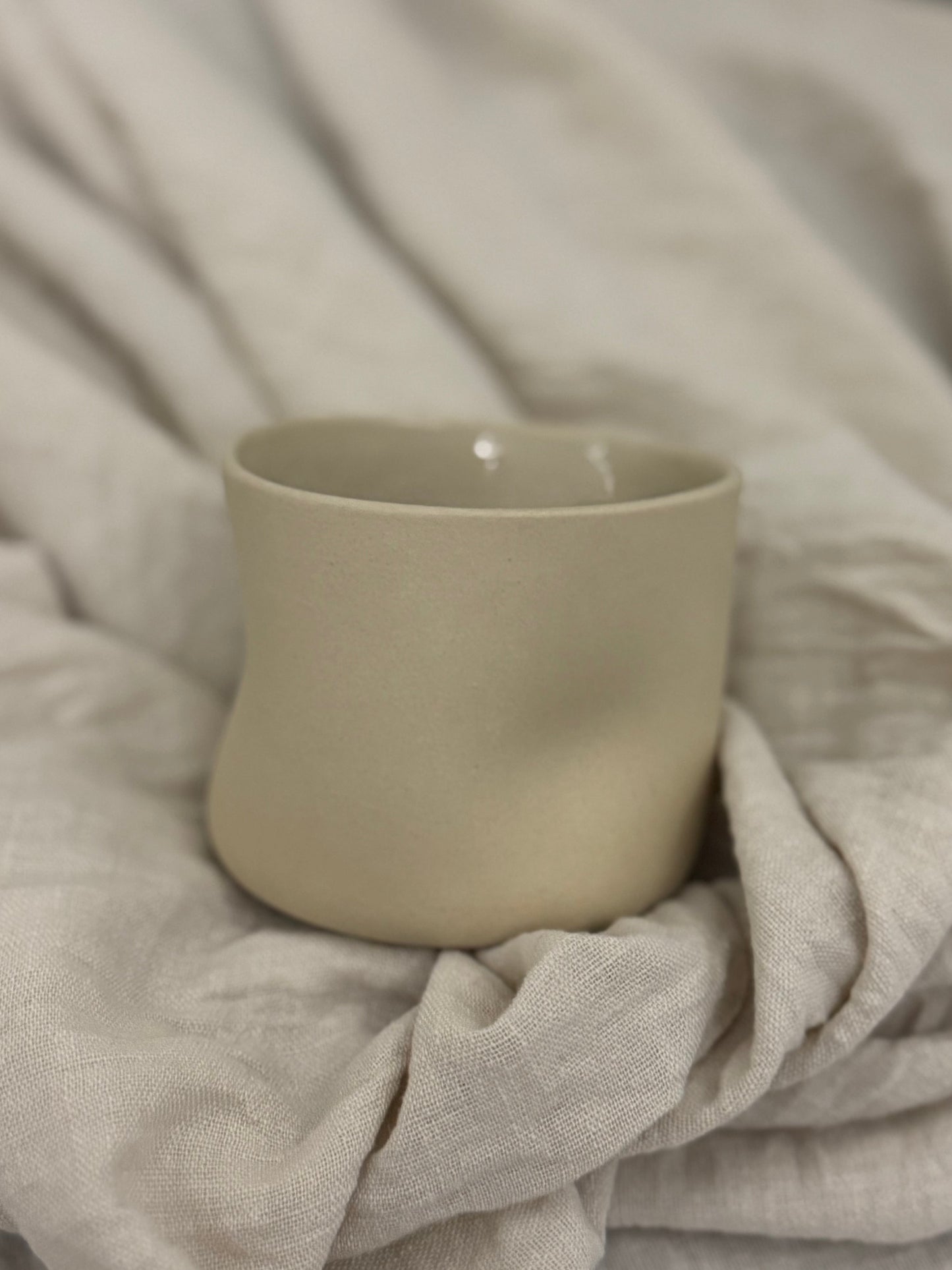 El yapımı stoneware kupa